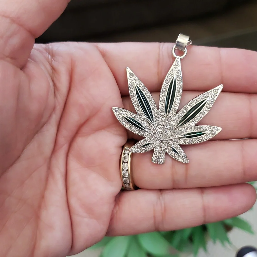 Leaf Pendant Necklace